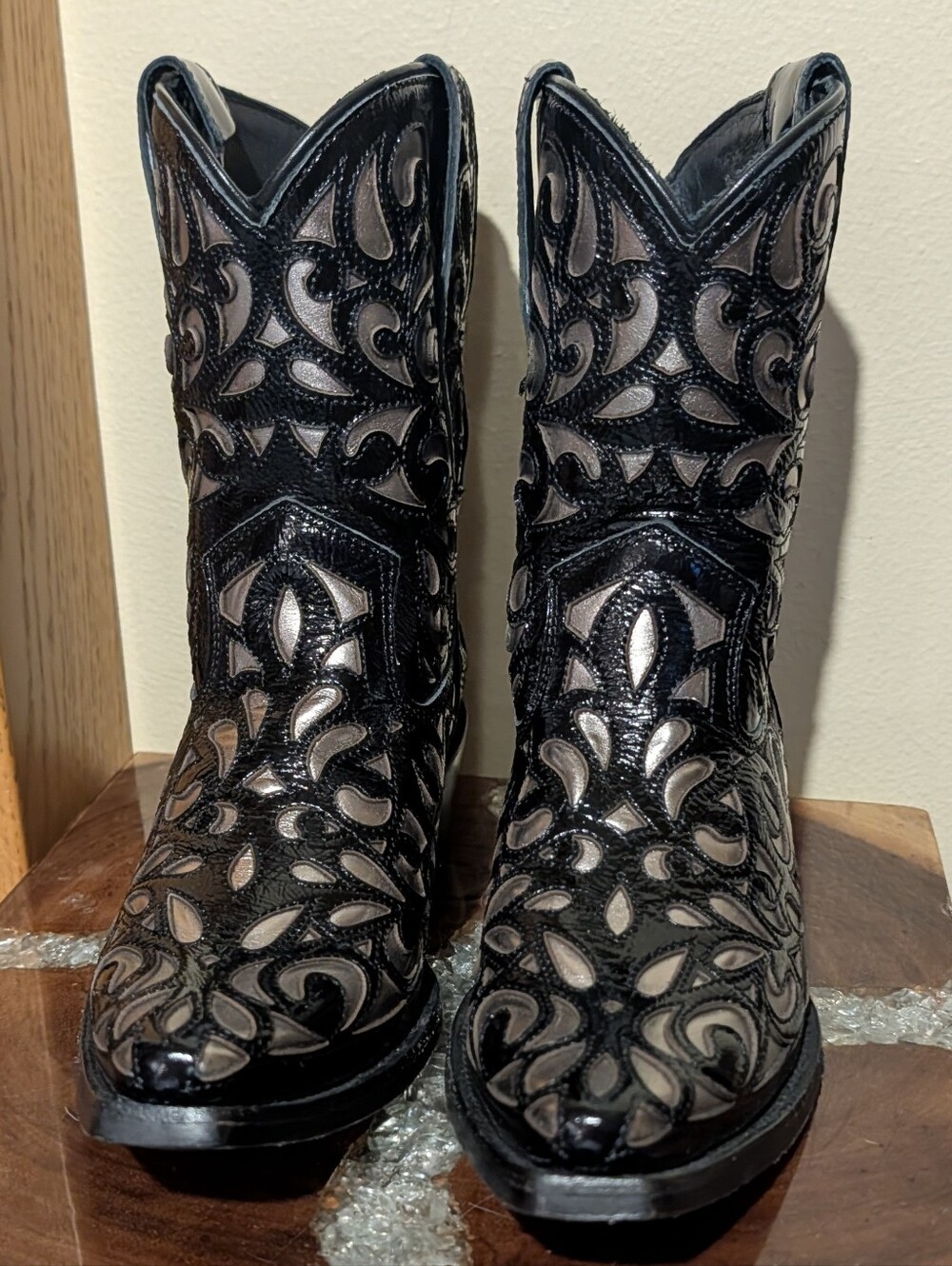 Ariat Valentina Outlay Western Boot in Black/Platinum sz 6 - Picture 9 of 12